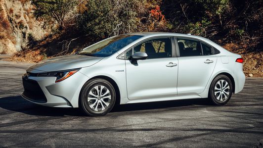 2021-toyota-corolla-hybrid-007