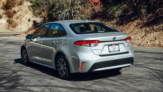 2021-toyota-corolla-hybrid-002