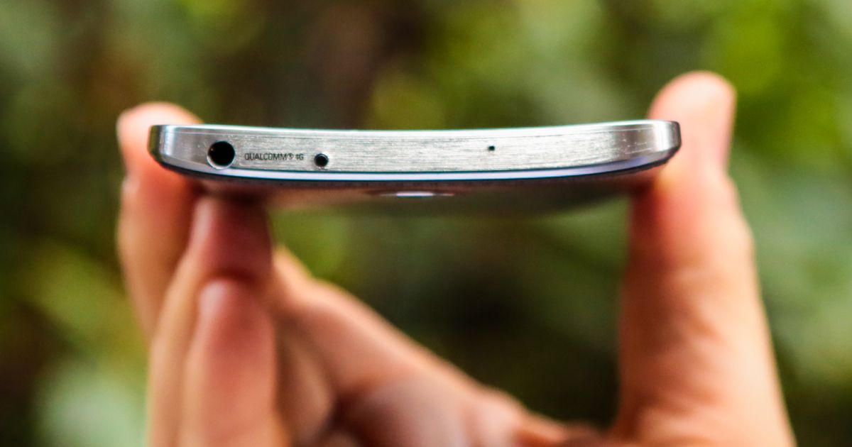 Samsung's Galaxy Round: Big on ergonomics, small on gimmick